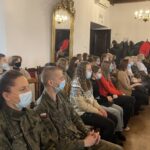 13.12.2021. Sandomierz. Spotkanie z uczniami w sandomierskim ratuszu z okazji 40. rocznicy wprowadzenia stanu wojennego w Polsce / Grażyna Szlęzak-Wójcik / Radio Kielce