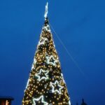 02.04.2021. Kazimierza Wielka. Choinka na Rynku / Marta Gajda-Kruk / Radio Kielce