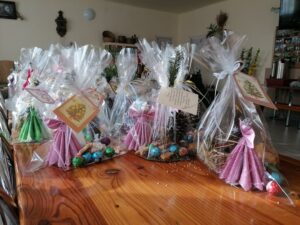 11.12.2021. Boszczynek. Świąteczne paczki przygotowane przez KGW Boszczynek / Marta Gajda-Kruk / Radio Kielce