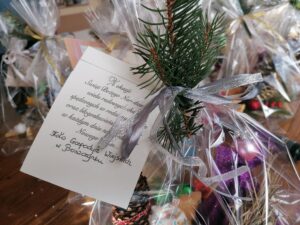 11.12.2021. Boszczynek. Świąteczne paczki przygotowane przez KGW Boszczynek / Marta Gajda-Kruk / Radio Kielce