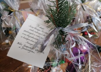 11.12.2021. Boszczynek. Świąteczne paczki przygotowane przez KGW Boszczynek / Marta Gajda-Kruk / Radio Kielce
