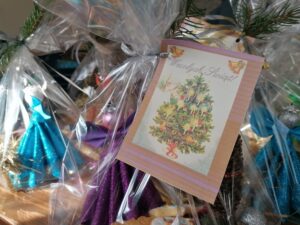 11.12.2021. Boszczynek. Świąteczne paczki przygotowane przez KGW Boszczynek / Marta Gajda-Kruk / Radio Kielce