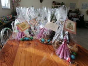11.12.2021. Boszczynek. Świąteczne paczki przygotowane przez KGW Boszczynek / Marta Gajda-Kruk / Radio Kielce