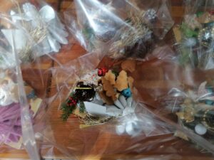 11.12.2021. Boszczynek. Świąteczne paczki przygotowane przez KGW Boszczynek / Marta Gajda-Kruk / Radio Kielce