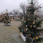 08.12.2021. Nowy Korczyn. Choinki na Rynku / Marta Gajda-Kruk / Radio Kielce
