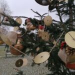 08.12.2021. Nowy Korczyn. Choinki na Rynku / Marta Gajda-Kruk / Radio Kielce