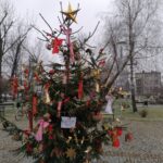 08.12.2021. Nowy Korczyn. Choinki na Rynku / Marta Gajda-Kruk / Radio Kielce