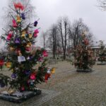 08.12.2021. Nowy Korczyn. Choinki na Rynku / Marta Gajda-Kruk / Radio Kielce