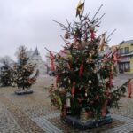 08.12.2021. Nowy Korczyn. Choinki na Rynku / Marta Gajda-Kruk / Radio Kielce
