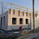 13.12.2021. Działoszyce. Budowa kompleksu żłobkowo-przedszkolnego / Marta Gajda-Kruk / Radio Kielce