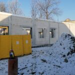 13.12.2021. Działoszyce. Budowa kompleksu żłobkowo-przedszkolnego / Marta Gajda-Kruk / Radio Kielce