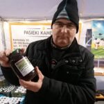 26.12.2021. Kameduły. Na zdjęciu: Mariusz Węda - właściciel pasieki w Kamedułach / Marta Gajda-Kruk / Radio Kielce