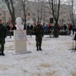 27.12.2021. Jędrzejów. Odsłonięcie popiersia ppłk Kazimierza Zenktelera. Na zdjęciu (przemawia): Anna Krupka - wiceminister sportu i turystyki / Marta Gajda-Kruk / Radio Kielce