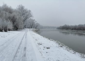 27.12.2021. Opatowiec. Ścieżka rekreacyjna nad Wisłą / Sławomir Kowalczyk