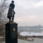 31.12.2021. Opatowiec. Odnowiony pomnik Marszałka Józefa Piłsudskiego / Marta Gajda-Kruk / Radio Kielce