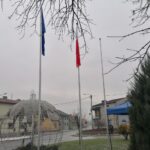 30.12.2021. Skalbmierz. Uroczyste zawieszenie flagi miasta i gminy Skalbmierz / Marta Gajda-Kruk / Radio Kielce