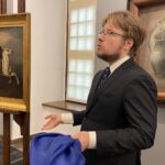 17.12.2021. Sandomierz. Prezentacja obrazu Piotra Michałowskiego. Na zdjęciu: dr Mikołaj Getka- Kenig - dyrektor Muzeum Okręgowego w Sandomierzu / Grażyna Szlęzak-Wójcik / Radio Kielce