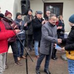 19.12.2021. Staszów. Ubieranie choinki i jarmark bożonarodzeniowy / Grażyna Szlęzak-Wójcik / Radio Kielce