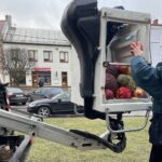 19.12.2021. Staszów. Ubieranie choinki i jarmark bożonarodzeniowy / Grażyna Szlęzak-Wójcik / Radio Kielce