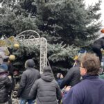 19.12.2021. Staszów. Ubieranie choinki i jarmark bożonarodzeniowy / Grażyna Szlęzak-Wójcik / Radio Kielce