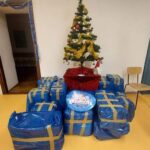 23.12.2021. Sandomierz. Akcja „Paczuszka dla maluszka” / Katolicka Szkoła Podstawowa i Katolickie Liceum Ogólnokształcące im. Świętej Jadwigi Królowej w Sandomierzu