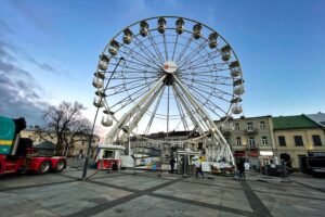 03.12.2021. Kielce. Przygotowania do Jarmarku Bożonarodzeniowego / Jarosław Kubalski / Radio Kielce