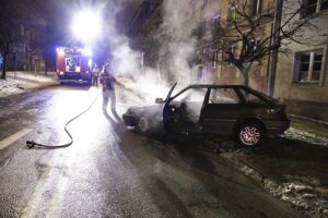 27.12.2021. Kielce ul. Żeromskiego. Pożar samochodu / Jarosław Kubalski / Radio Kielce