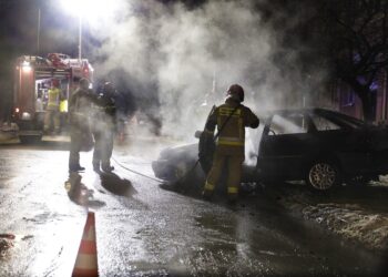 27.12.2021. Kielce ul. Żeromskiego. Pożar samochodu / Jarosław Kubalski / Radio Kielce