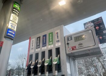 paliwa, tankowanie, stacja paliw, benzyna / Robert Felczak / Radio Kielce