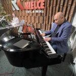 Radio Kielce. 17.12.2021. Recital Włodka Pawlika na żywo w Radiu Kielce / Jarosław Kubalski / Radio Kielce