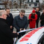 28.12.2021. Chmielnik. Przekazanie karetki dla Szpitala Powiatowego w Chmielniku / Paweł Milewicz / Starostwo Powiatowe w Kielcach