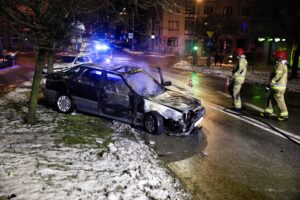 27.12.2021. Kielce ul. Żeromskiego. Pożar samochodu / Jarosław Kubalski / Radio Kielce