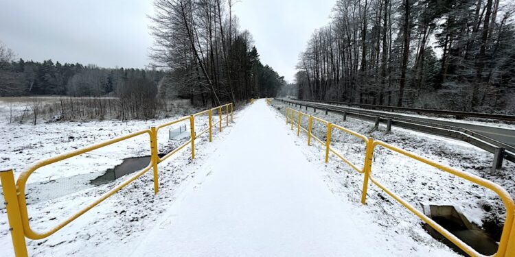 09.01.2021 Święta Katarzyna-Bodzentyn. Ścieżka rowerowa / Jarosław Kubalski / Radio Kielce