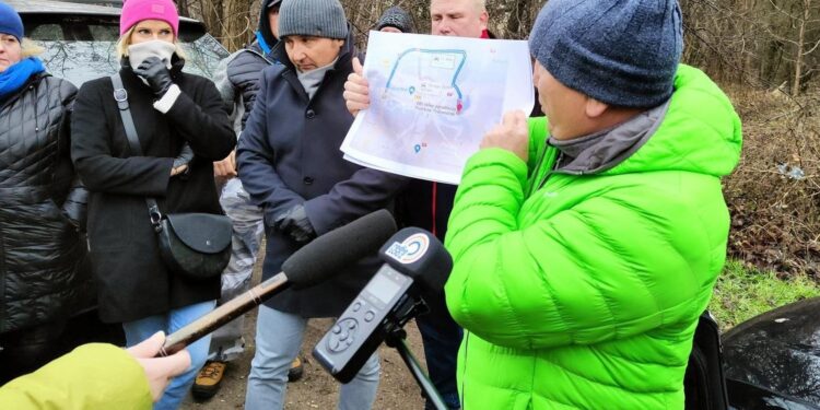 W Piotrkowie mieszkańcy protestują po konsultacjach w sprawie przebiegu południowej obwodnicy / Monika Gosławska / Radio Łódź