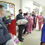 16.12.2021. Kielce. Przekazanie ozdób świątecznych i zabawek dla pacjentów Świętokrzyskiego Centrum Pediatrii / Wiktor Taszłow / Radio Kielce