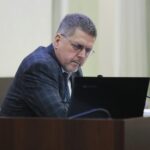 16.12.2021. Kielce. Sesja rady miasta. Na zdjęciu: Jarosław Karyś - przewodniczący rady miasta / Wiktor Taszłow / Radio Kielce