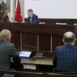 16.12.2021. Kielce. Sesja rady miasta. Na zdjęciu: Jarosław Karyś - przewodniczący rady miasta / Wiktor Taszłow / Radio Kielce