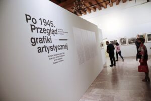 19.12.2021. Kielce. Wystawa „Po 1945. Przegląd grafiki artystycznej ze zbiorów Muzeum Narodowego w Kielcach” / Wiktor Taszłow / Radio Kielce