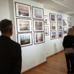 16.12.2021. Kielce, OMPiO. Wystawa z cyklu: „To tu. Moje Świętokrzyskie” / Wiktor Taszłow / Radio Kielce