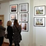 16.12.2021. Kielce, OMPiO. Wystawa z cyklu: „To tu. Moje Świętokrzyskie” / Wiktor Taszłow / Radio Kielce