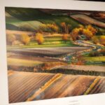 16.12.2021. Kielce, OMPiO. Wystawa z cyklu: „To tu. Moje Świętokrzyskie” / Wiktor Taszłow / Radio Kielce