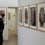 19.12.2021. Kielce. Wystawa „Po 1945. Przegląd grafiki artystycznej ze zbiorów Muzeum Narodowego w Kielcach” / Wiktor Taszłow / Radio Kielce