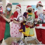 20.12.2021. Kielce. Fundacja Dr Clown odwiedza dzieci przebywające w szpitalu na Czarnowie / Wiktor Taszłow / Radio Kielce