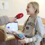 20.12.2021. Kielce. Fundacja Dr Clown odwiedza dzieci przebywające w szpitalu na Czarnowie / Wiktor Taszłow / Radio Kielce