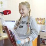 20.12.2021. Kielce. Fundacja Dr Clown odwiedza dzieci przebywające w szpitalu na Czarnowie / Wiktor Taszłow / Radio Kielce