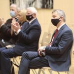 20.12.2021. Kielce. Wręczenie Odznaki Honorowej Województwa Świętokrzyskiego. Na zdjęciu (od lewej): Jan Piotrowski - biskup kielecki, Renata Janik - wicemarszałek województwa świętokrzyskiego, Marek Jońca - członek zarządu województwa, Zbigniew Koniusz - wojewoda świętokrzyski / Wiktor Taszłow / Radio Kielce