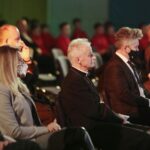 20.12.2021. Kielce. XVIII Wigilijne Spotkanie Opłatkowe Sportowców i Przyjaciół Sportu. Na zdjęciu (od lewej): Joanna Winiarska - wiceprzewodnicząca Rady Miasta Kielce, ksiądz biskup Marian Florczyk, senator Krzysztof Słoń / Wiktor Taszłow / Radio Kielce