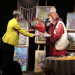 20.12.2021. Kielce. Benefis Zyty Trych. Na zdjęciu (od lewej): Agata Wojda - zastępca prezydenta Kielc i Zyta Trych - prezes Towarzystwa Przyjaciół Sztuk Pięknych / Wiktor Taszłow / Radio Kielce