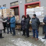 21.12.2021. Kielce. Przekazanie środków ochrony dla świętokrzyskich DPS-ów / Wiktor Taszłow / Radio Kielce