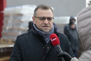 21.12.2021. Kielce. Przekazanie środków ochrony dla świętokrzyskich DPS-ów. Na zdjęciu: Zdzisław Łakomiec - pracownik Domu Pomocy Społecznej im. Florentyny Malskiej w Kielcach / Wiktor Taszłow / Radio Kielce